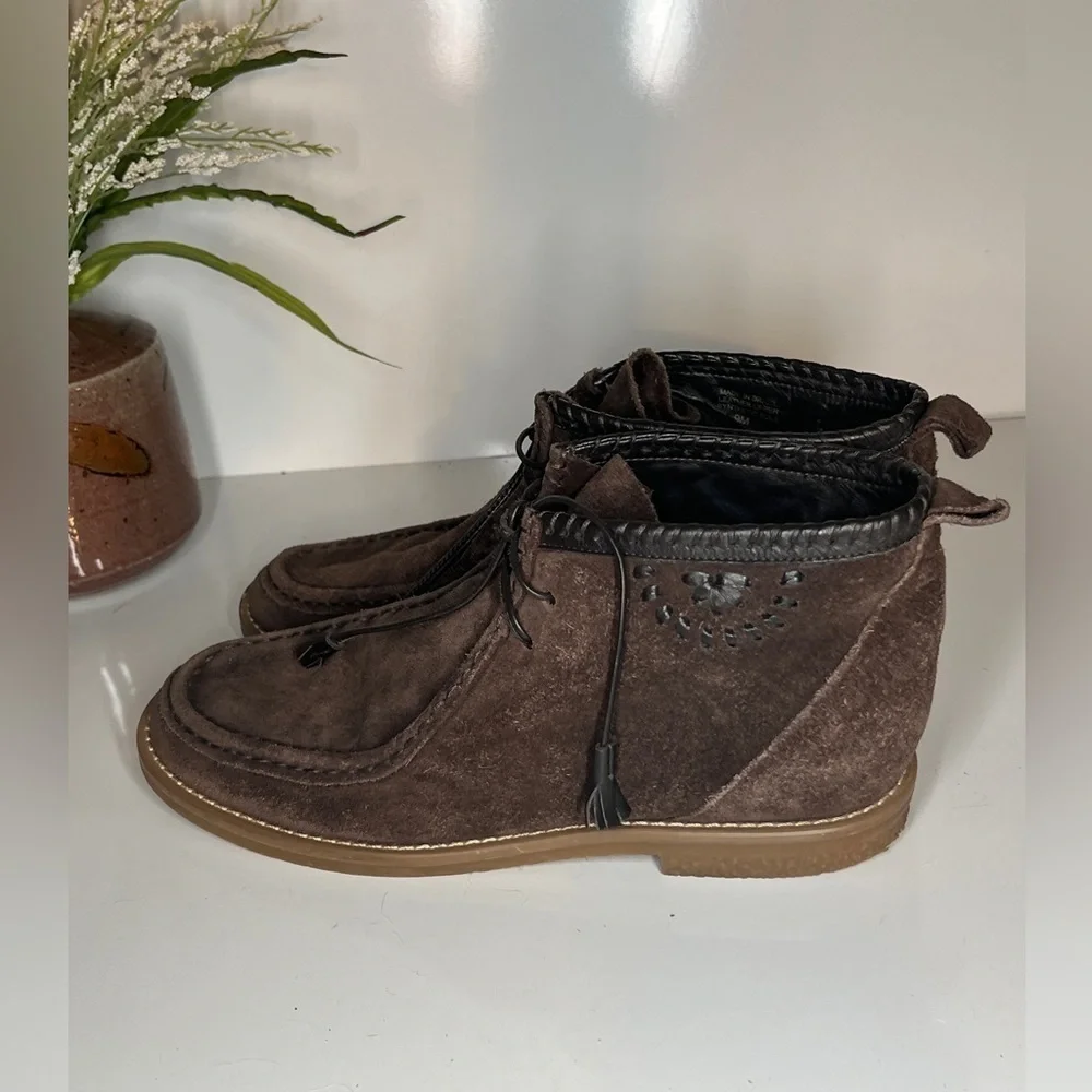 JACK ROGERS‎ Brown whipstitch suede lace up chukka boots size 9.